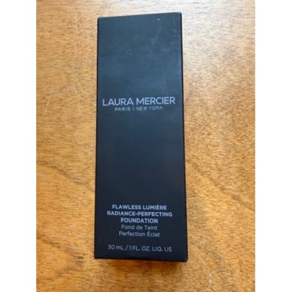 Laura Mercier Flawless Lumiere Radiance-Perfecting Foundation 1N2 Vanille 1oz